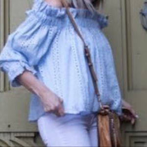 💙Endless Rose off the shoulder top